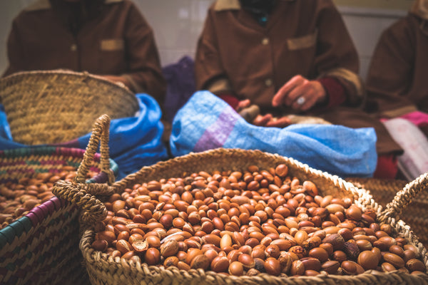 SCOPRIAMO GLI EFFETTI BENEFICI DELL' OLIO DI ARGAN BIO UTILIZZATO NELLA NOSTRA LINEA COSMETICA